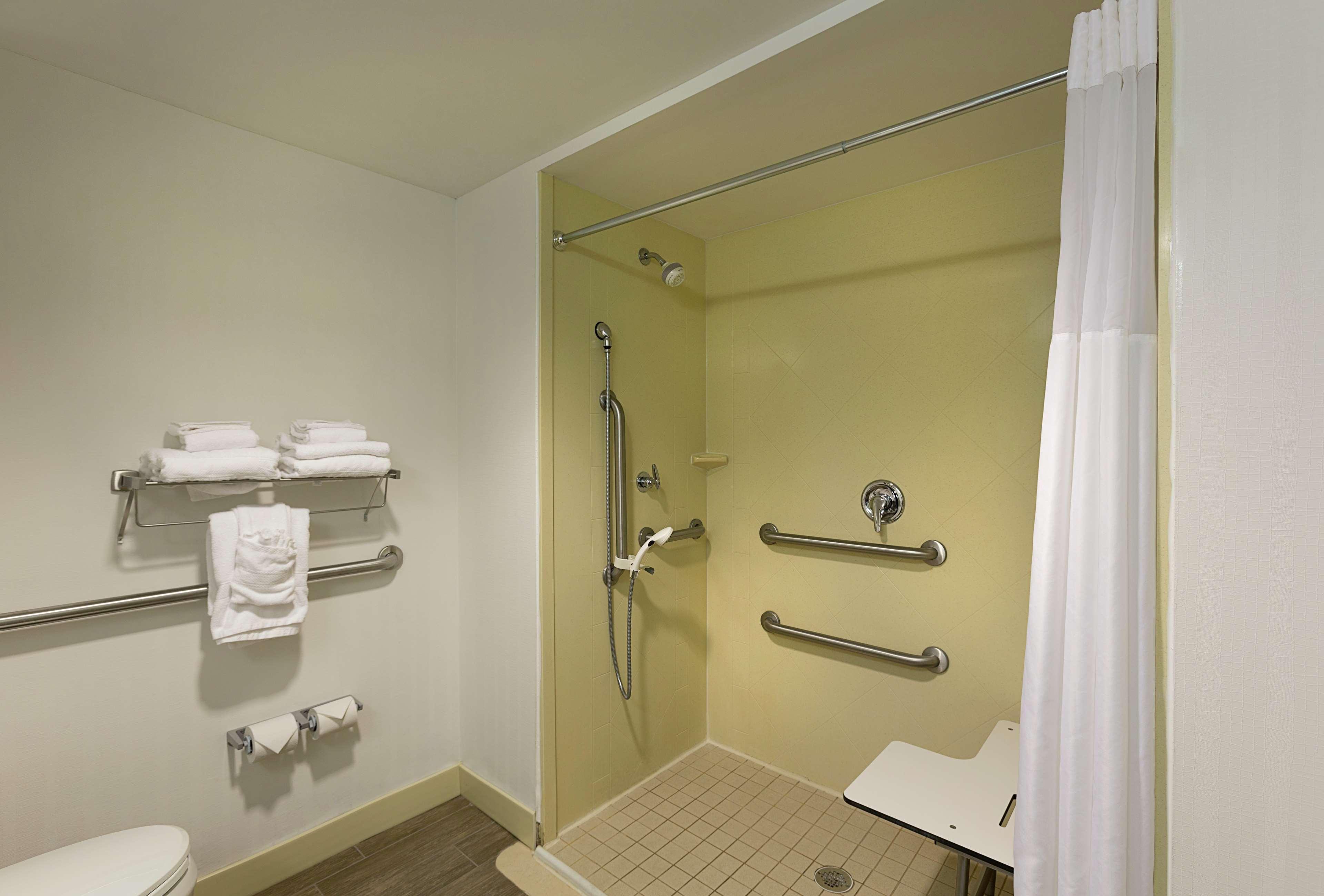 Hampton Inn Belmont At Montcross Exterior photo