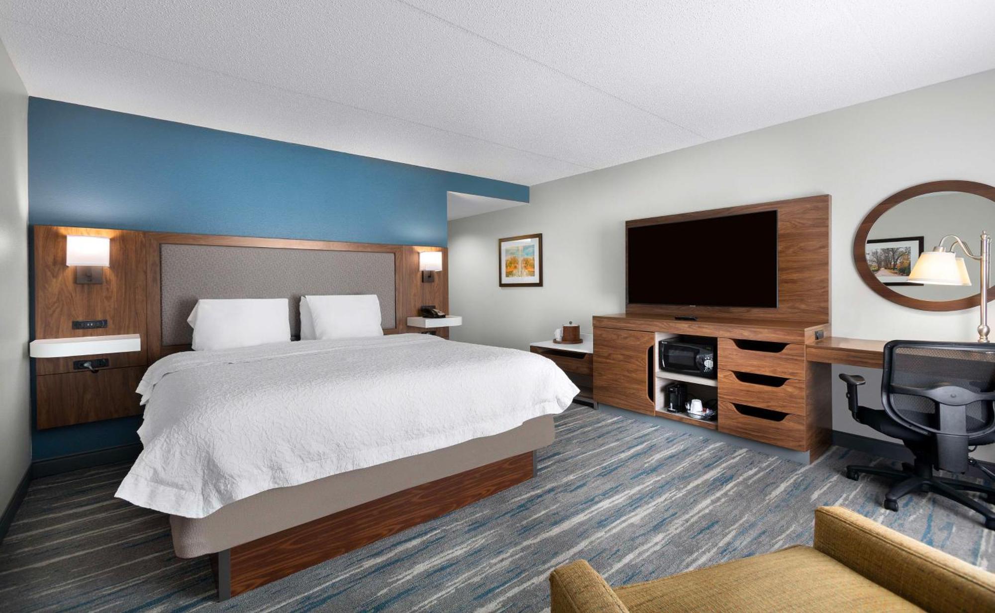 Hampton Inn Belmont At Montcross Exterior photo