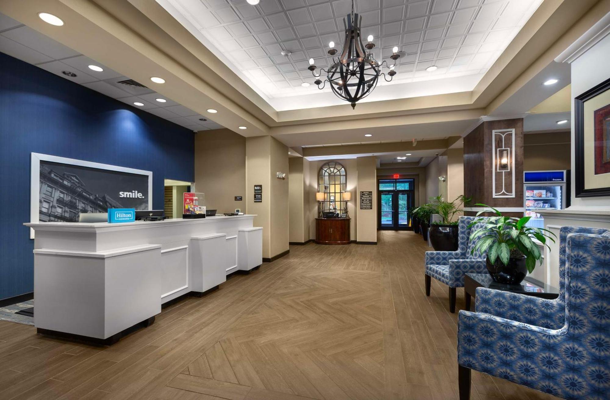 Hampton Inn Belmont At Montcross Exterior photo
