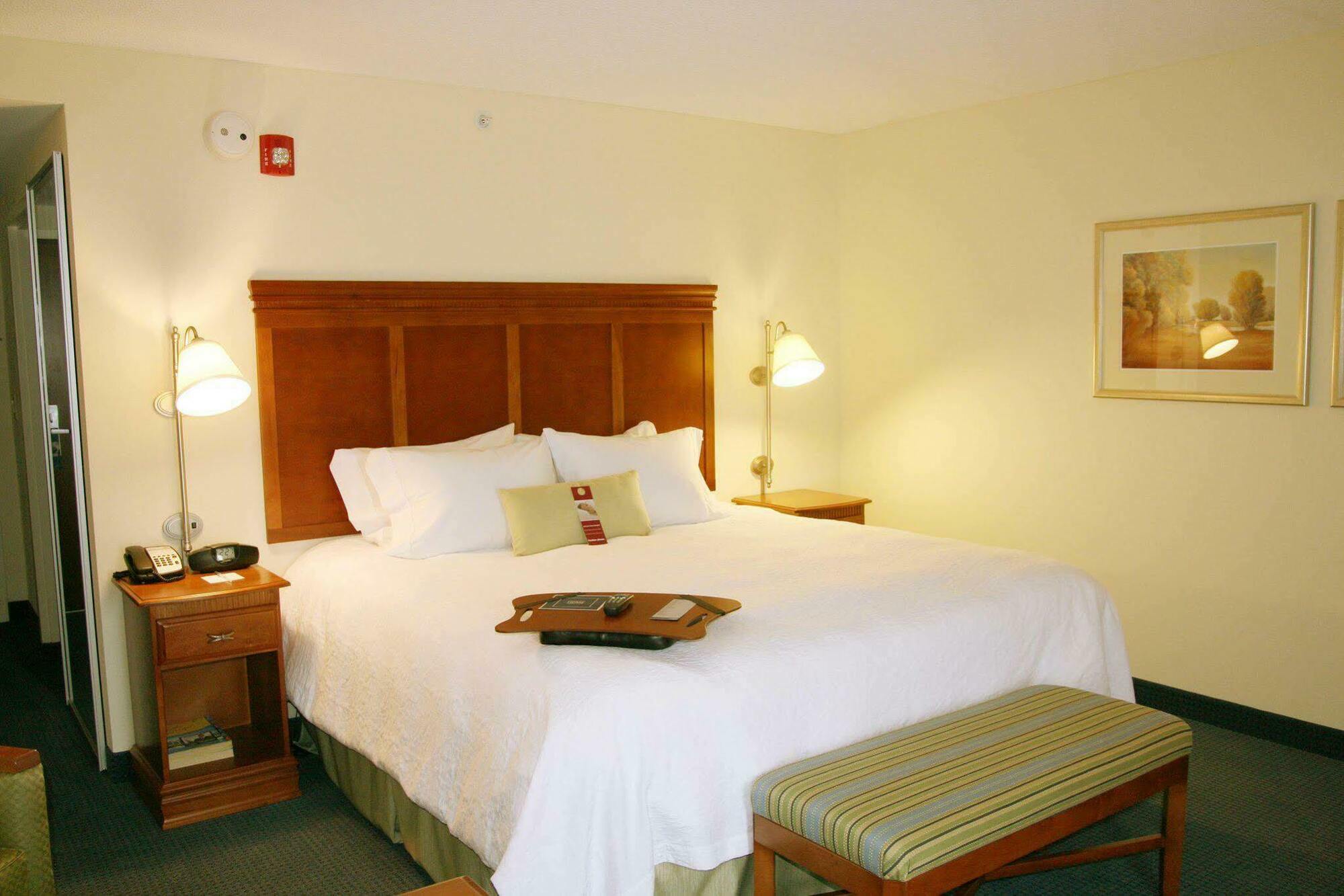 Hampton Inn Belmont At Montcross Exterior photo